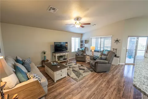 Living - 3821 E Suffock Ave, Kingman, AZ 86409 photo 2 of 8