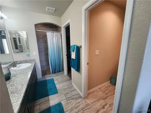 Bath - 3821 E Suffock Ave, Kingman, AZ 86409 photo 6 of 7
