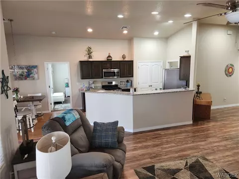 Kitchen - 3821 E Suffock Ave, Kingman, AZ 86409 photo 5 of 8