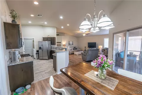 Dining - 3821 E Suffock Ave, Kingman, AZ 86409 photo 3 of 4