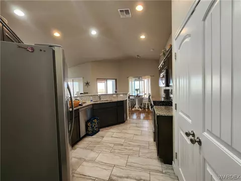 Kitchen - 3821 E Suffock Ave, Kingman, AZ 86409 photo 8 of 8