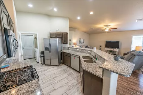 Kitchen - 3821 E Suffock Ave, Kingman, AZ 86409 photo 2 of 8