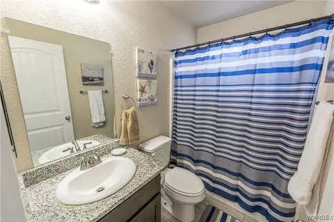 Bath - 3821 E Suffock Ave, Kingman, AZ 86409 photo 4 of 7