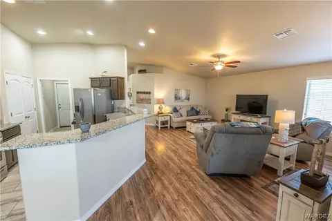 Kitchen - 3821 E Suffock Ave, Kingman, AZ 86409 photo 1 of 8