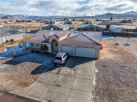 10098 N Acorn Dr, Kingman, AZ 86401