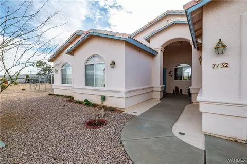 7132 W Burro Dr, Golden Valley, AZ 86413