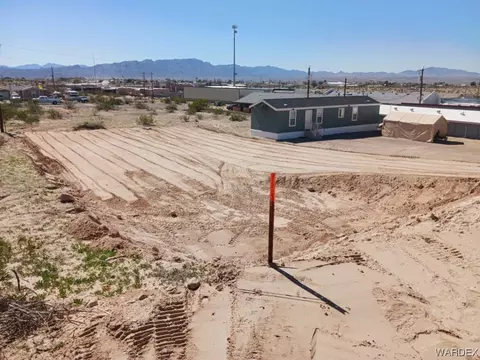 5078 E Chiricahua Dr, Topock, AZ 86436