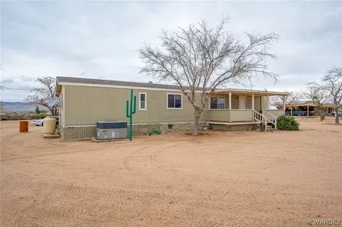 4053 N Cowlic Rd, Golden Valley, AZ 86413