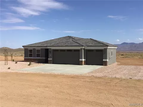8911 E Arches Dr, Kingman, AZ 86401