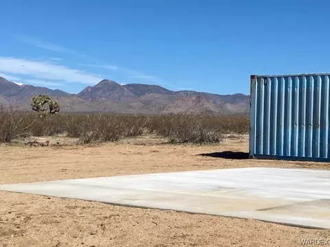 2586 S John Wayne Rd, Yucca, AZ 86438