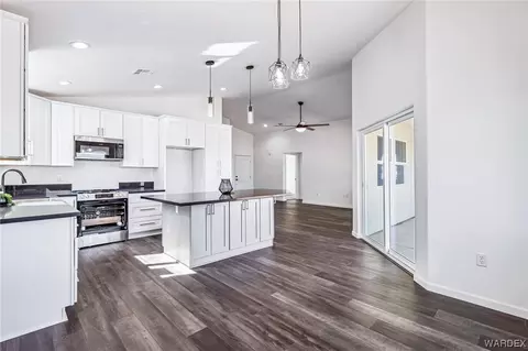 9904 S Kingman Dr, Mohave Valley, AZ 86440