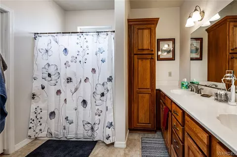 Bath - 9577 E Jc Ranch Rd, Kingman, AZ 86401 photo 1 of 4