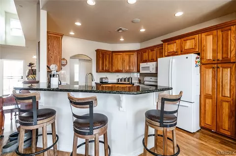 Kitchen - 9577 E Jc Ranch Rd, Kingman, AZ 86401 photo 2 of 4