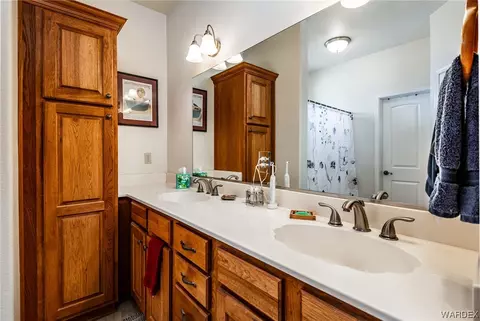 Bath - 9577 E Jc Ranch Rd, Kingman, AZ 86401 photo 2 of 4