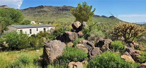 3244 N Apt B N Kelvin Rd, Golden Valley, AZ 86413
