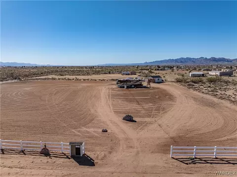 7212 W Zuni Dr, Golden Valley, AZ 86413