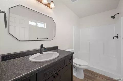 Bath - 2755 E Devlin Ave, Kingman, AZ 86409 photo 1 of 2