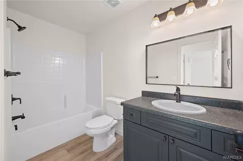Bath - 2755 E Devlin Ave, Kingman, AZ 86409 photo 2 of 2