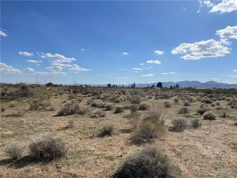 3999 N Verde Rd, Golden Valley, AZ 86413