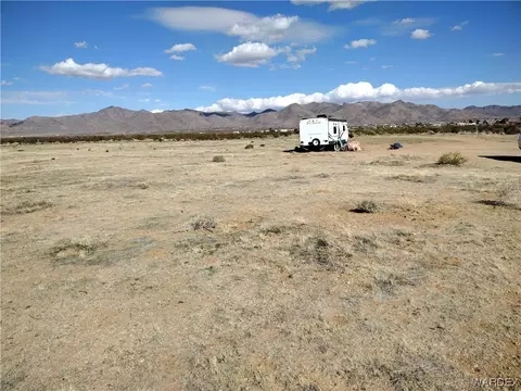 000 N Adobe Rd, Golden Valley, AZ 86413