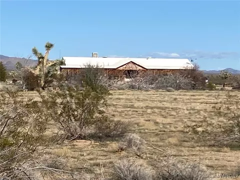 20202 S Dale Evans Rd, Yucca, AZ 86438