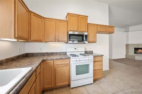 Kitchen - 3928 E Snavely Plz, Kingman, AZ 86409 photo 2 of 3