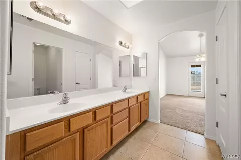 Bath - 3928 E Snavely Plz, Kingman, AZ 86409 photo 3 of 4