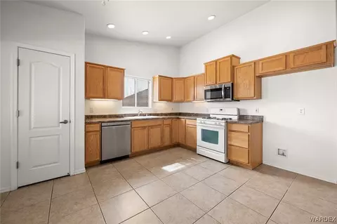 Kitchen - 3928 E Snavely Plz, Kingman, AZ 86409 photo 1 of 3