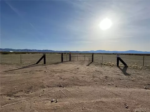1596 S Glen Canyon Rd, Golden Valley, AZ 86413