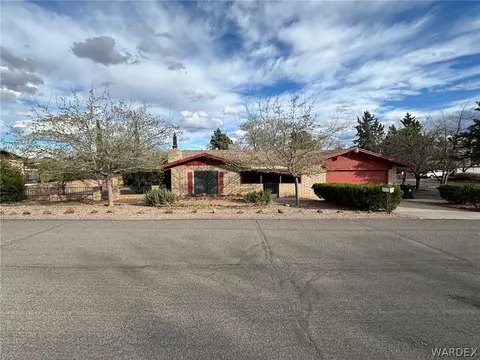 861 Crestwood Ln, Kingman, AZ 86409