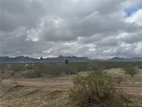 1790 S Laguna Rd, Golden Valley, AZ 86413