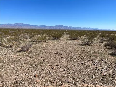 4692 S Spinel Rd, Golden Valley, AZ 86413