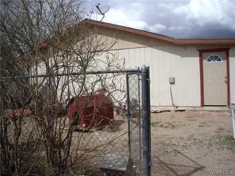 442 Emery Park Rd, Golden Valley, AZ 86413