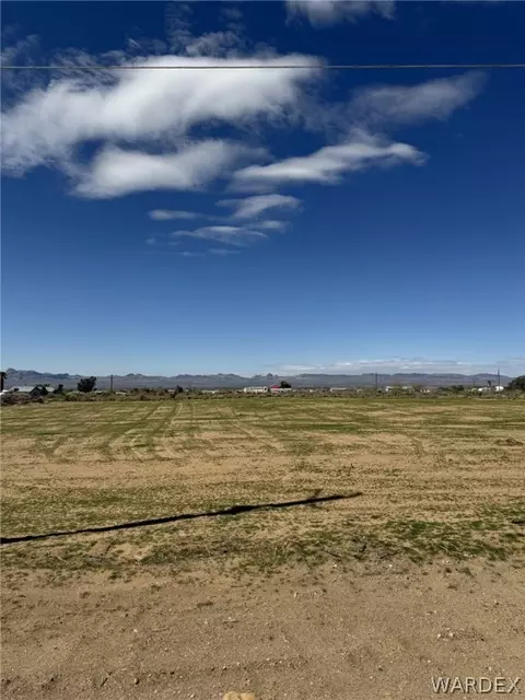 3341 N Bacobi Rd, Golden Valley, AZ 86413