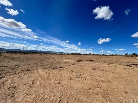 000 N Bryce Rd, Golden Valley, AZ 86413