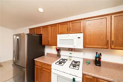 Kitchen - 3926 E Packard Ave, Kingman, AZ 86409 photo 3 of 4