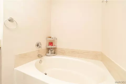Bath - 3926 E Packard Ave, Kingman, AZ 86409 photo 2 of 3