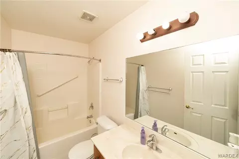 Bath - 3926 E Packard Ave, Kingman, AZ 86409 photo 1 of 3