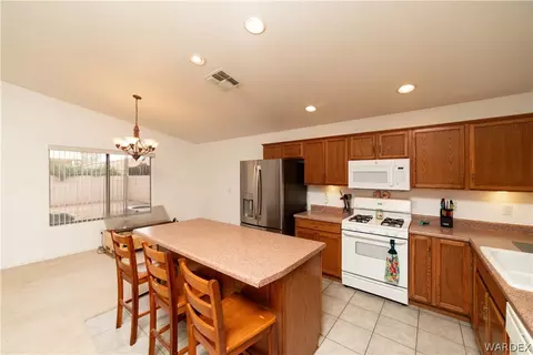 Kitchen - 3926 E Packard Ave, Kingman, AZ 86409 photo 2 of 4