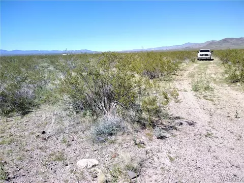 2917 S Graham Rd, Golden Valley, AZ 86413