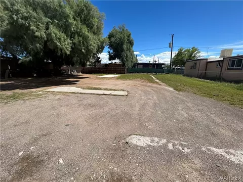 1858 Monterey Dr, Bullhead City, AZ 86442