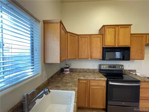Kitchen - 3910 E Snavely Ln, Kingman, AZ 86409 photo 4 of 4
