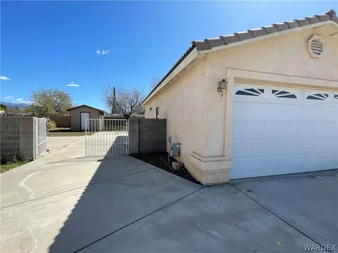 Exterior - 3910 E Snavely Ln, Kingman, AZ 86409 photo 3 of 18