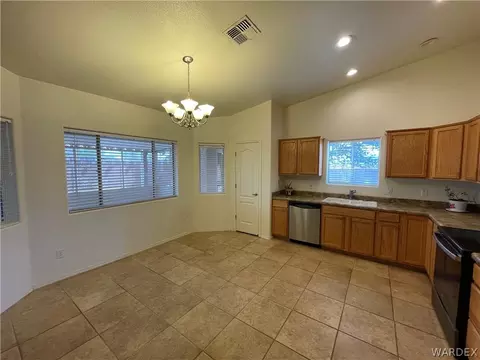 Kitchen - 3910 E Snavely Ln, Kingman, AZ 86409 photo 3 of 4