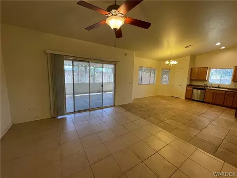 Living - 3910 E Snavely Ln, Kingman, AZ 86409 photo 2 of 4