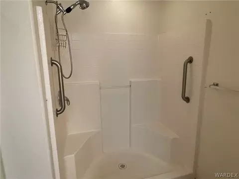 Bath - 3910 E Snavely Ln, Kingman, AZ 86409 photo 3 of 6