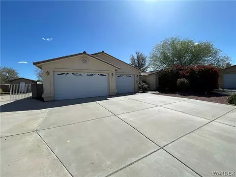 Exterior - 3910 E Snavely Ln, Kingman, AZ 86409 photo 2 of 18