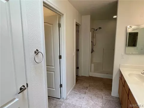 Bath - 3910 E Snavely Ln, Kingman, AZ 86409 photo 1 of 6