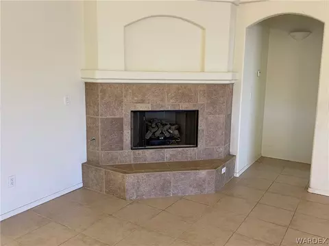 Living - 3910 E Snavely Ln, Kingman, AZ 86409 photo 4 of 4