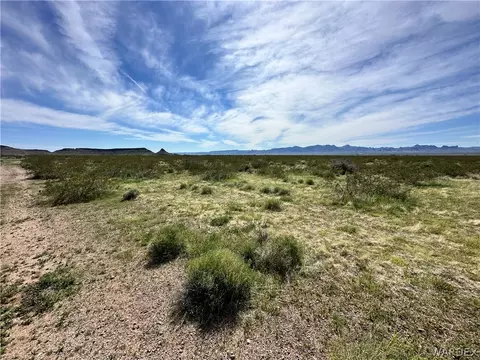 2789 S Coconino Rd, Golden Valley, AZ 86413
